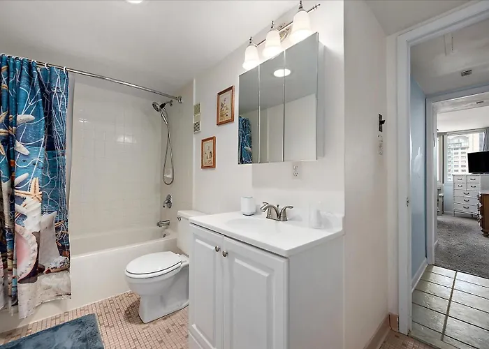 Quay-side Ocean View From 2 Bedroom With Indoor & Outdoor Pools! *